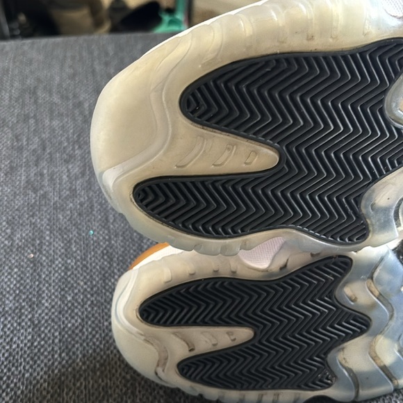 Jordan 11 Retro Low Closing Ceremony - Picture 6 of 12